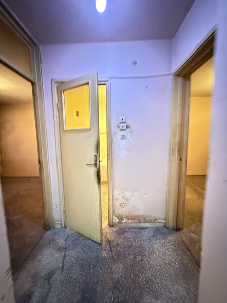 Titan 3 camere /la 2 minute de metrou