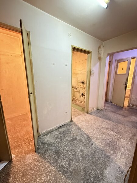 Titan 3 camere /la 2 minute de metrou