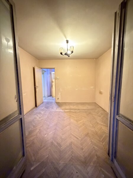 Titan 3 camere /la 2 minute de metrou